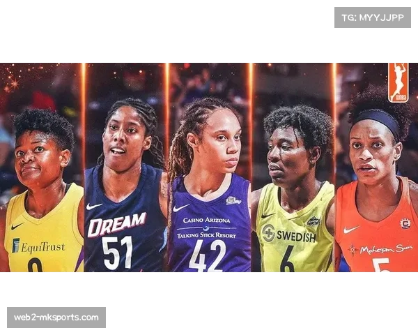 山猫老将西尔维娅·福尔斯完成一次封盖后，与年轻队友击掌鼓励